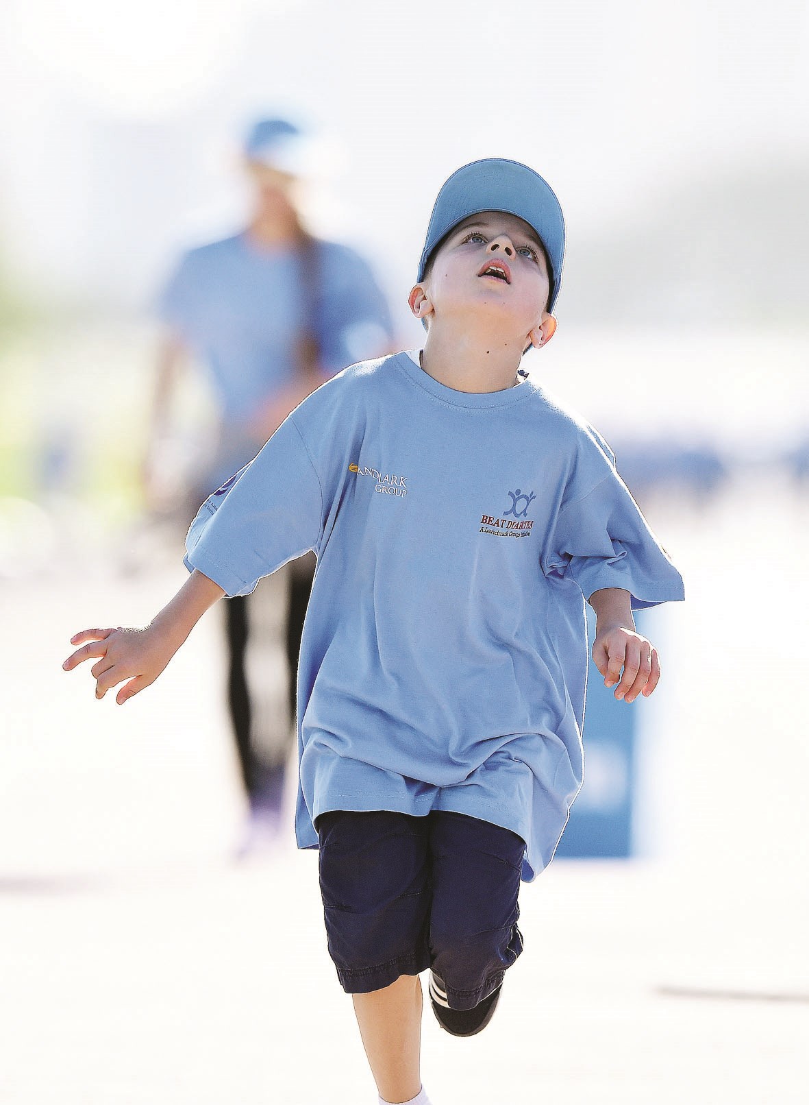 طفل بين المتنافسين