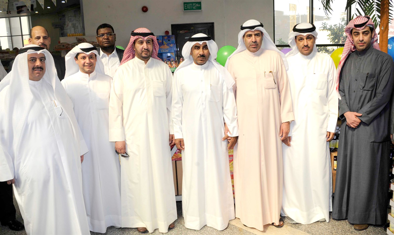 u0627u0644u0634u0628u0648 u0645u062au0648u0633u0637u0627u064b u0623u0639u0636u0627u0621 u0645u062cu0644u0633 u0625u062fu0627u0631u0629 u0627u0644u062cu0645u0639u064au0629 (u062au0635u0648u064au0631 u0646u0627u064au0641 u0627u0644u0639u0642u0644u0629)