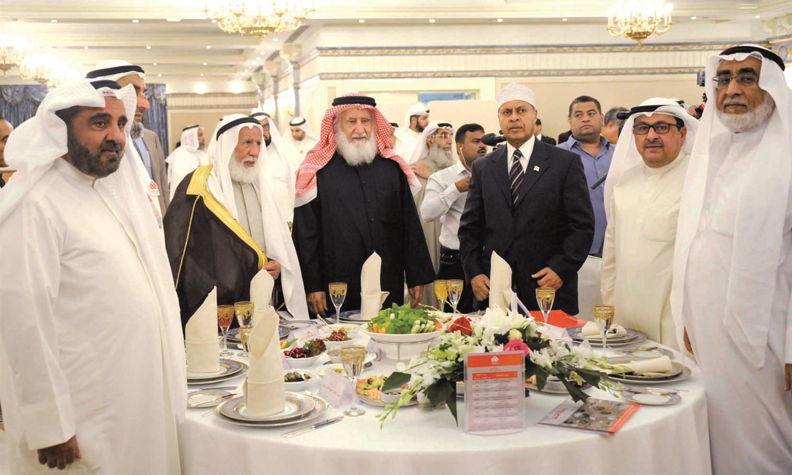 u0627u0644u0633u0641u064au0631 u0623u0628u0648 u0628u0643u0631 u0645u062au0648u0633u0637u0627u064b u0642u064au0627u062fu0627u062a u062cu0645u0639u064au0629 u0627u0644u0625u0635u0644u0627u062d (u062au0635u0648u064au0631 u0646u0627u064au0641 u0627u0644u0639u0642u0644u0629)