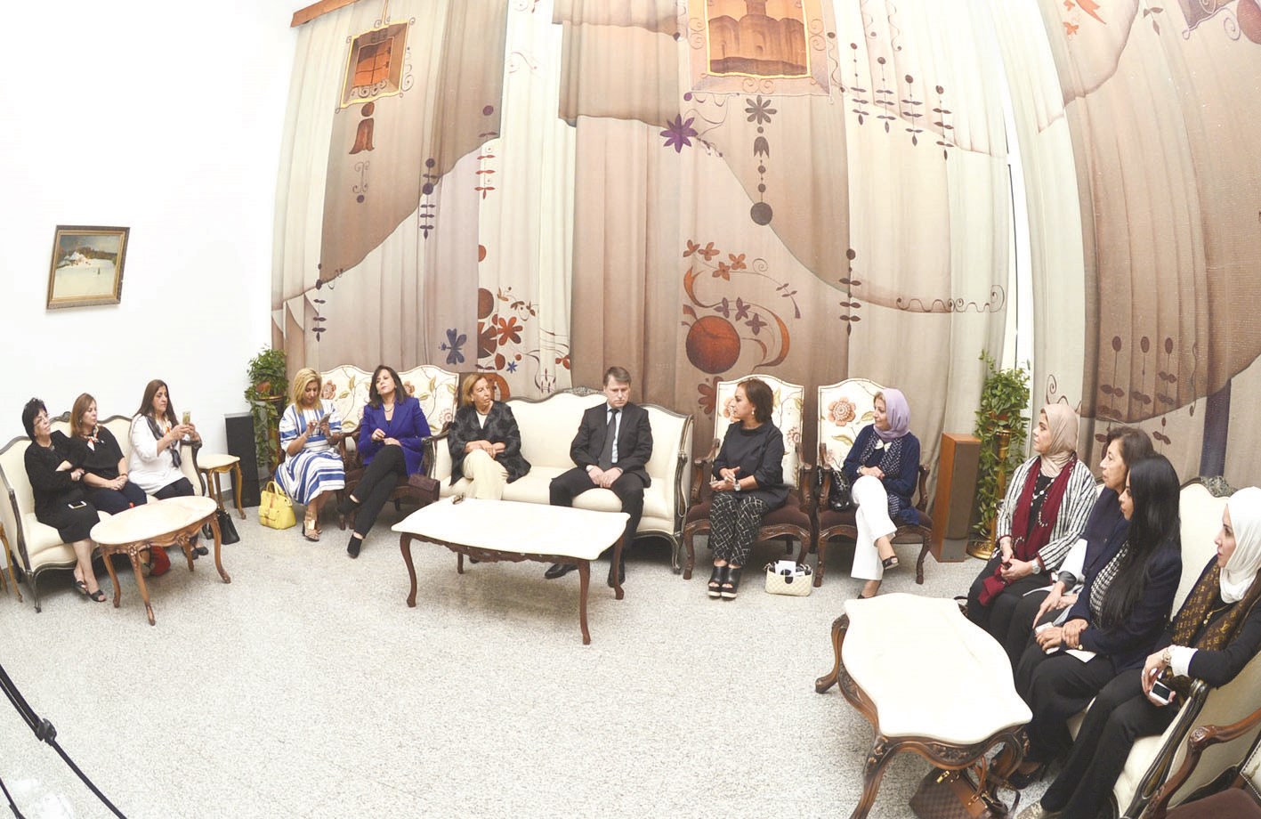 ممثلو الجمعية خلال تعزية السفير الروسي