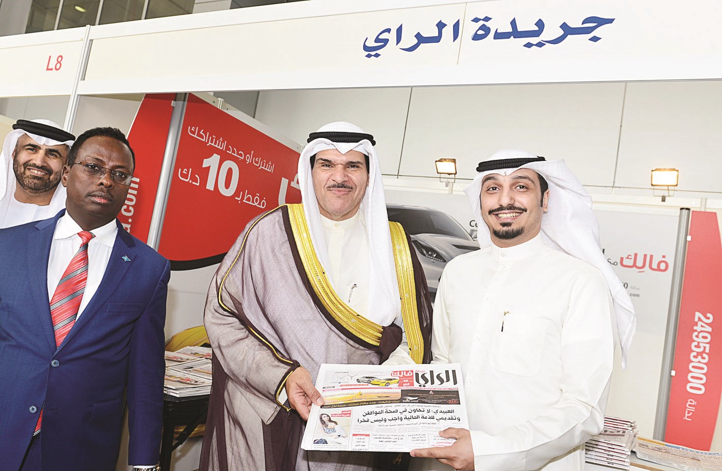 الوزير الحمود في جناح «الراي»