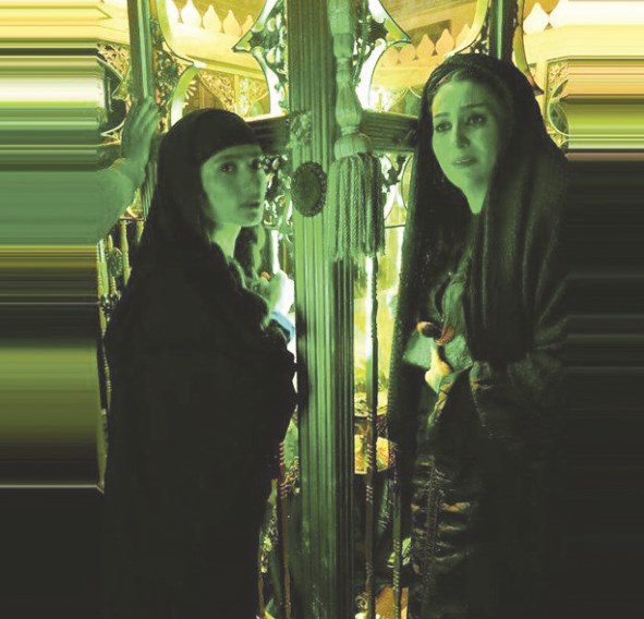 زينة ووفاء عامر في مشهد من «الليلة الكبيرة»