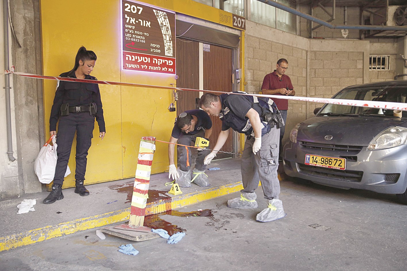 u0639u0646u0627u0635u0631 u0645u0646 u0627u0644u0634u0631u0637u0629 u0627u0644u0625u0633u0631u0627u0626u064au0644u064au0629 u064au0639u0627u064au0646u0648u0646 u0645u0648u0642u0639 u0627u0644u0647u062cu0648u0645 u0641u064a u062au0644 u0623u0628u064au0628 (u0627 u0641 u0628)