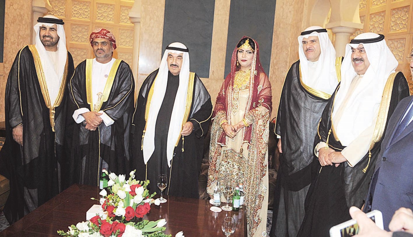 ناصر المحمد يتوسط السفير العماني وسلمان الحمود والجارالله والسفير الإماراتي