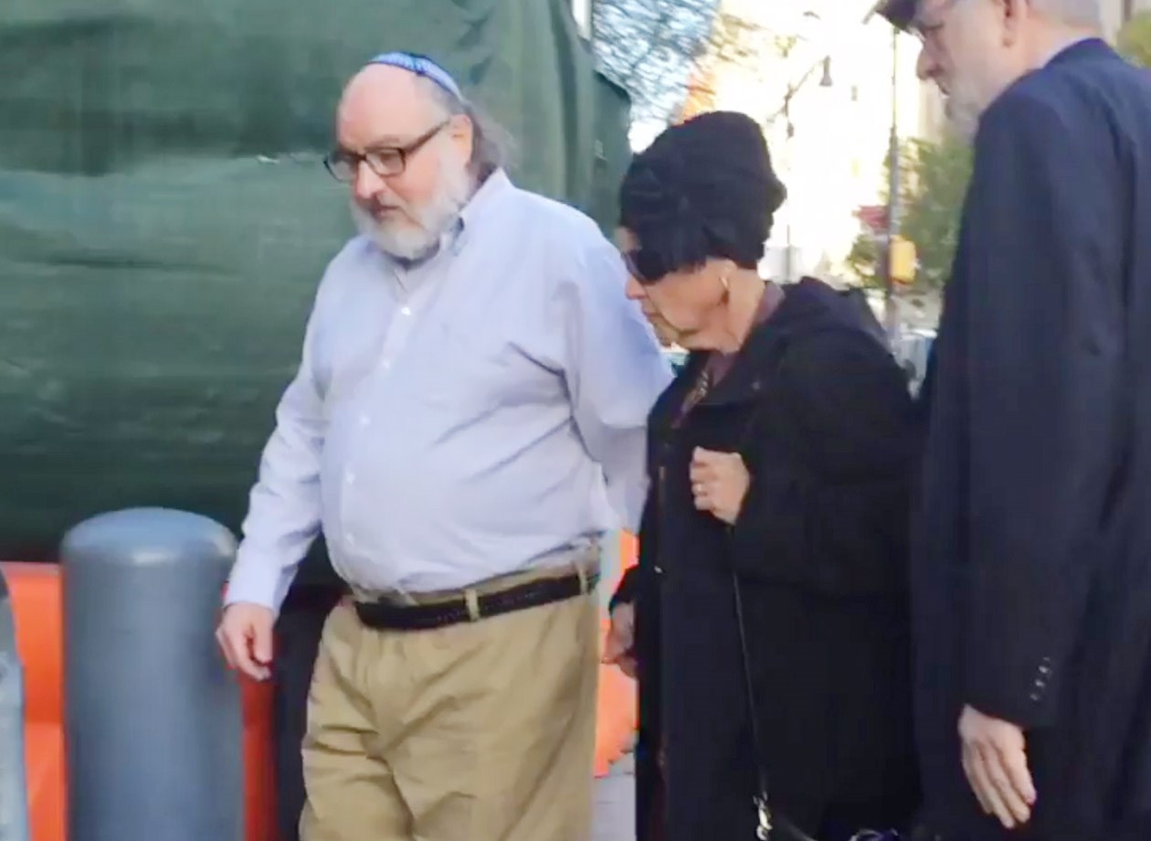 u0628u0648u0644u0627u0631u062f (u0625u0644u0649 u0627u0644u064au0633u0627u0631) u0648u0632u0648u062cu062au0647 u0641u064a u0646u064au0648u064au0648u0631u0643 u0628u0639u062f u0625u0637u0644u0627u0642u0647 u0623u0645u0633  (u0627 u0628)