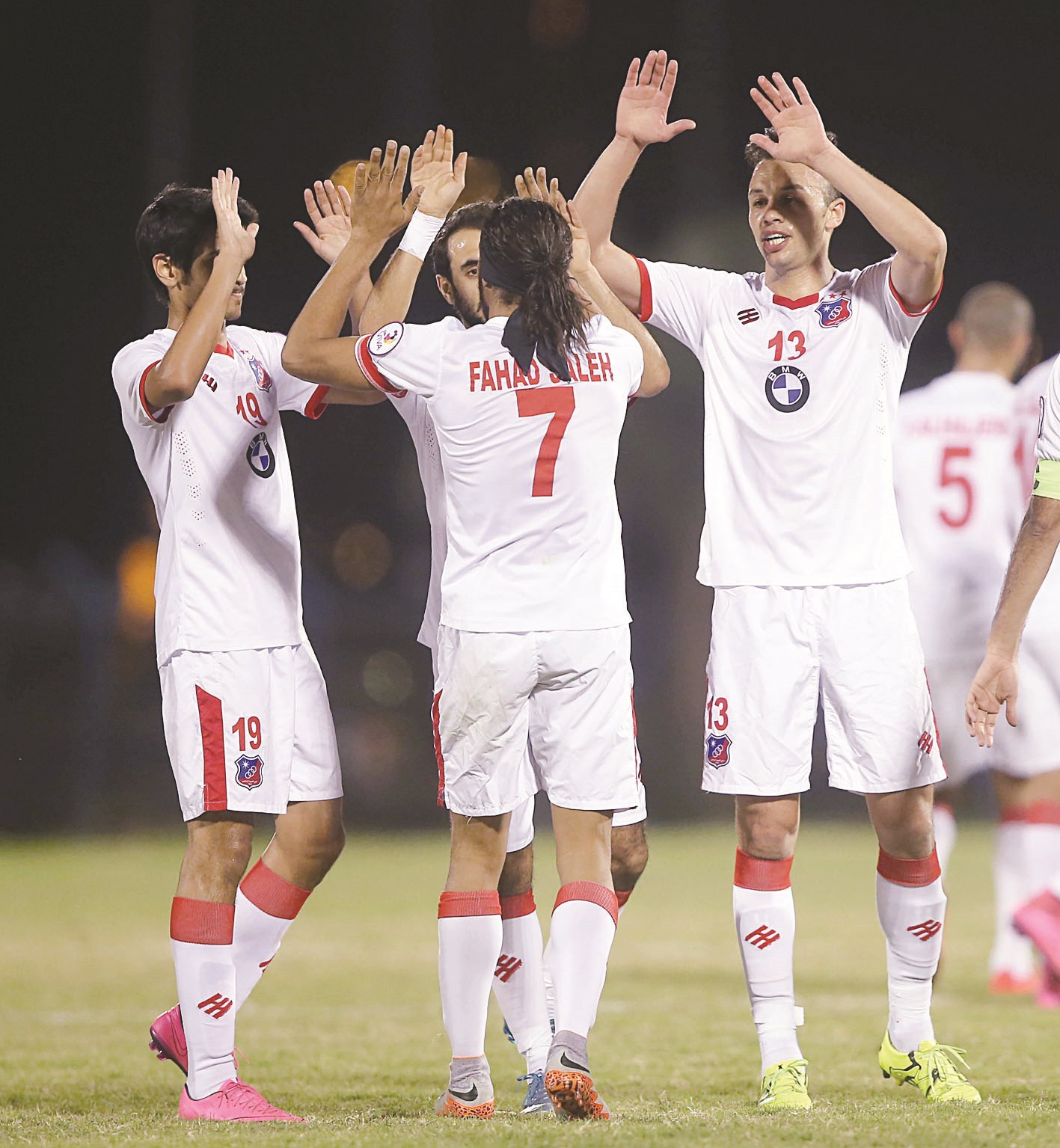 u0641u0631u062du0629 u0644u0627u0639u0628u064a "u0627u0644u0643u0648u064au062a" u0628u0627u0644u0641u0648u0632 u0639u0644u0649 u0627u0644u0633u0627u062du0644  (u0627u0644u0623u0632u0631u0642 u062fu0648u062a u0643u0648u0645)