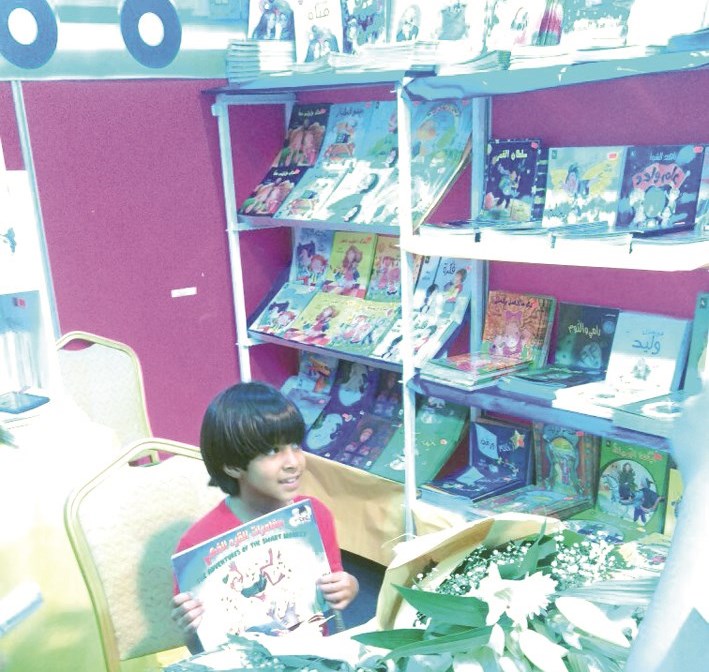 عبدالله الطراد يوقّع كتابه