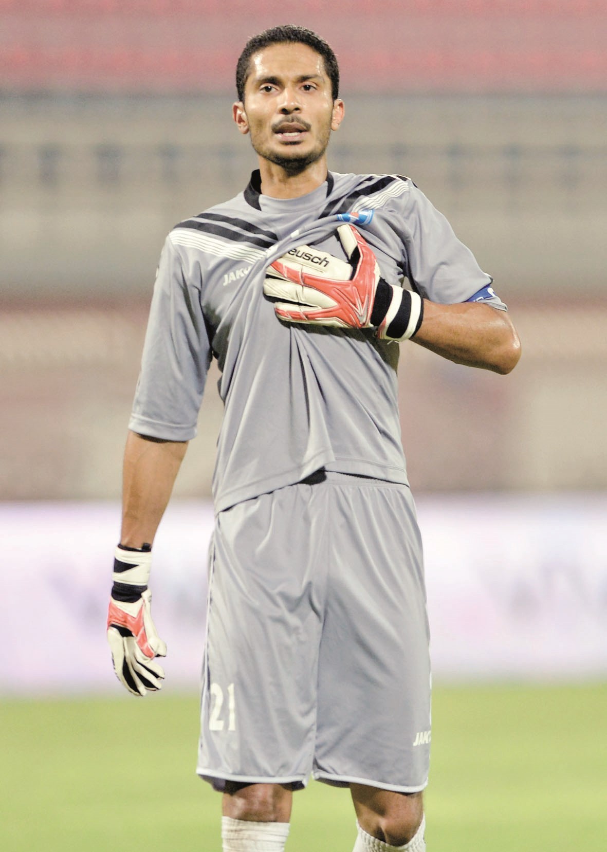 u062du0627u0631u0633 u0643u0627u0638u0645u0629 u0634u0647u0627u0628 u0643u0646u0643u0648u0646u064a u0635u0646u0639 u0647u062fu0641 u0641u0631u064au0642u0647 u0627u0644u0623u0648u0644 u0641u064a u0645u0631u0645u0649 u0627u0644u0635u0644u064au0628u062eu0627u062a (u0627u0644u0623u0632u0631u0642 u062fu0648u062a u0643u0648u0645)