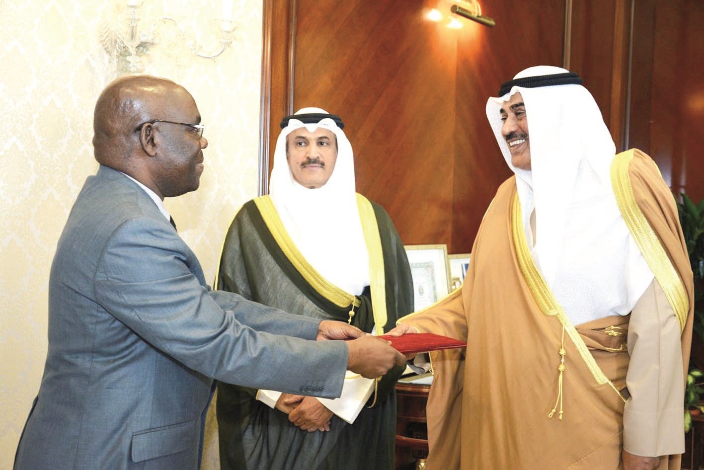 ... ويتسلم أوراق اعتماد سفير مالاوي