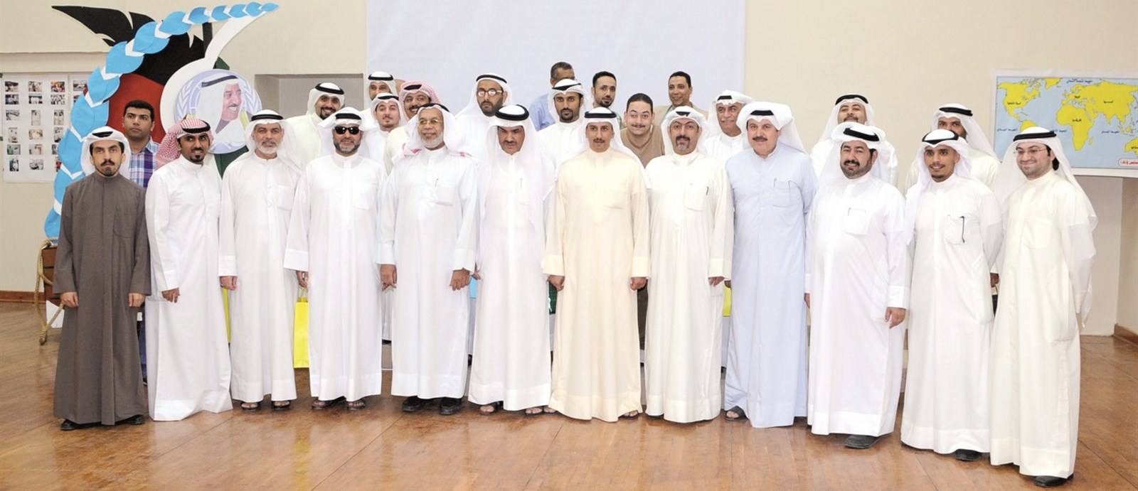 u0627u0644u0639u062cu0645u064a u0645u062au0648u0633u0637u0627u064b u0645u0633u0624u0648u0644u064a u0627u0644u062au0631u0628u064au0629 u0627u0644u062eu0627u0635u0629 u0648u0627u0644u0642u0627u0626u0645u064au0646 u0639u0644u0649 u0645u062fu0631u0633u0629 u0627u0644u062au0631u0628u064au0629 u0627u0644u0641u0643u0631u064au0629 (u062au0635u0648u064au0631 u0643u0631u0645 u062fu064au0627u0628)