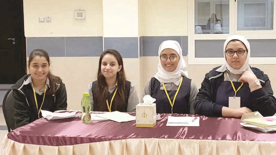 طالبات شاركن في المسابقة