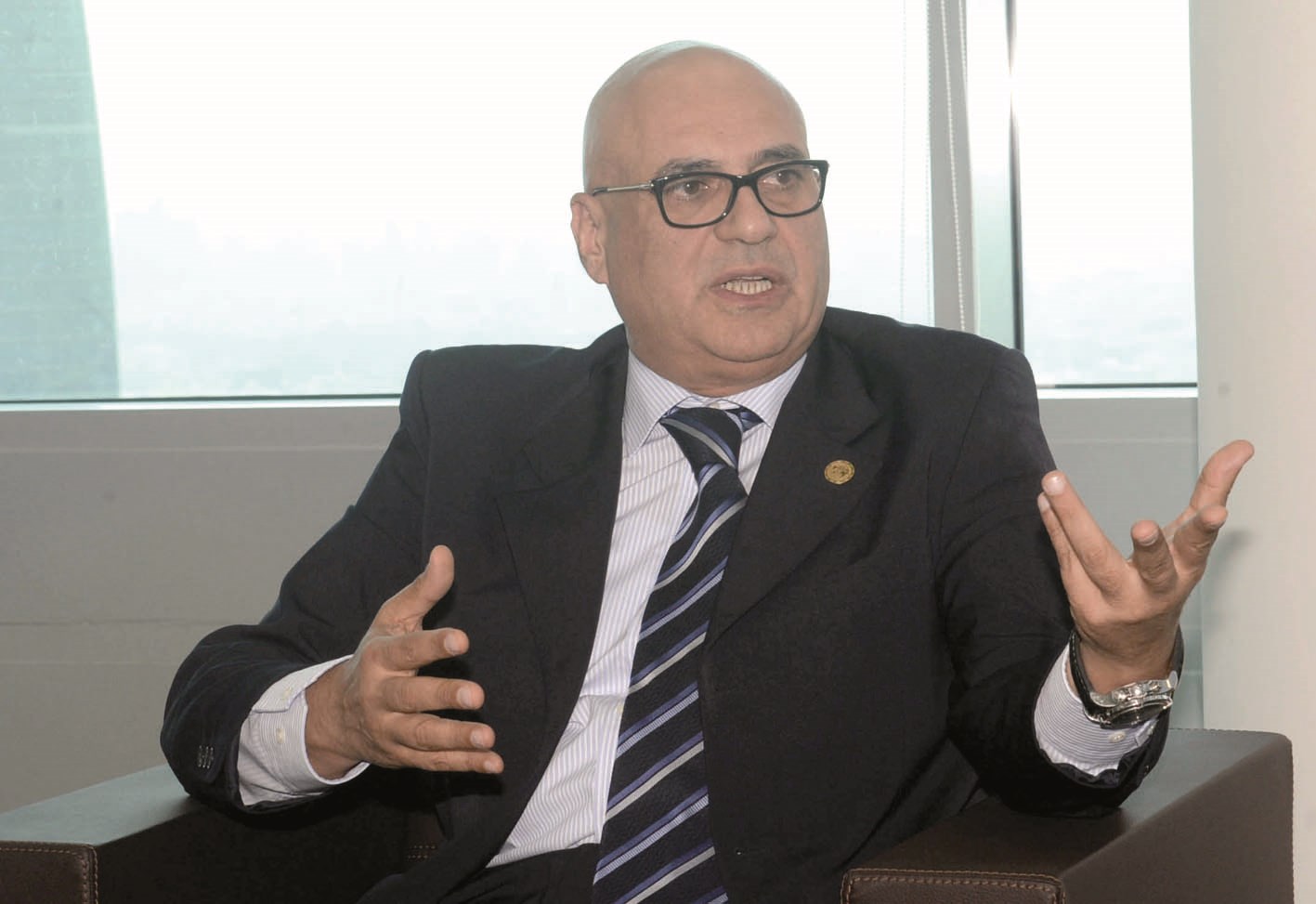 u0628u0634u0627u0631 u0639u0637u0639u0648u0637 u0645u062au062du062fu0651u062bu0627u064b u0644u0640 u00abu0627u0644u0631u0627u064au00bb (u062au0635u0648u064au0631 u0623u0633u0639u062f u0639u0628u062fu0627u0644u0644u0647)