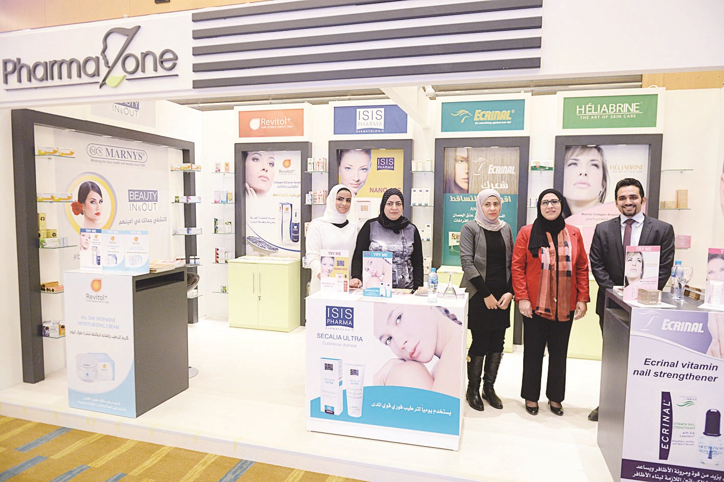 مشاركون في المعرض