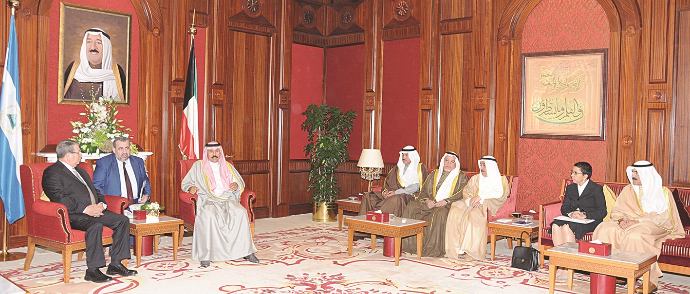 u062cu0627u0646u0628 u0645u0646 u0627u0644u0645u062du0627u062fu062bu0627u062a u0627u0644u0631u0633u0645u064au0629 u0628u064au0646 u0648u0644u064a u0627u0644u0639u0647u062f u0648u0646u0627u0626u0628 u0631u0626u064au0633 u0646u064au0643u0627u0631u0627u063au0648u0627