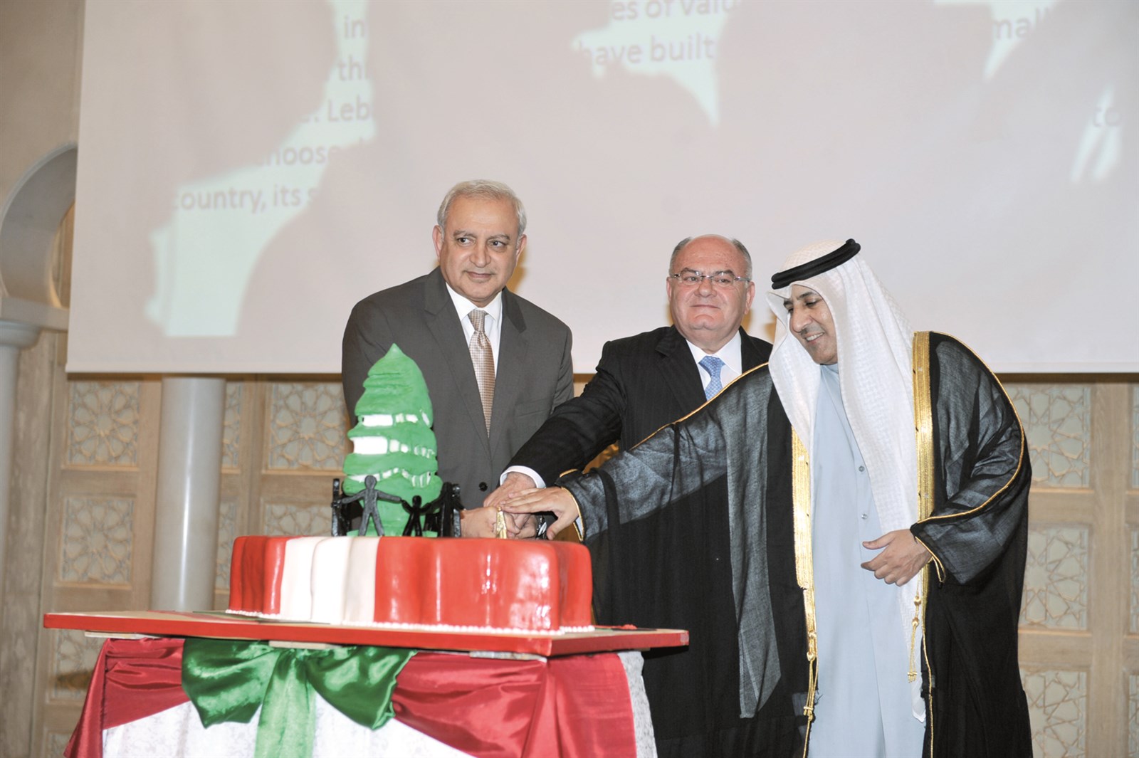 u0627u0644u0639u064au0633u0649 u0648u0627u0644u062fu064au062du0627u0646u064a u0648u062du0644u0648u0629 u062eu0644u0627u0644 u0642u0637u0639 u0642u0627u0644u0628 u062du0644u0648u0649 u0627u0644u062du0641u0644b (u062au0635u0648u064au0631 u0646u0648u0631 u0647u0646u062fu0627u0648u064a)