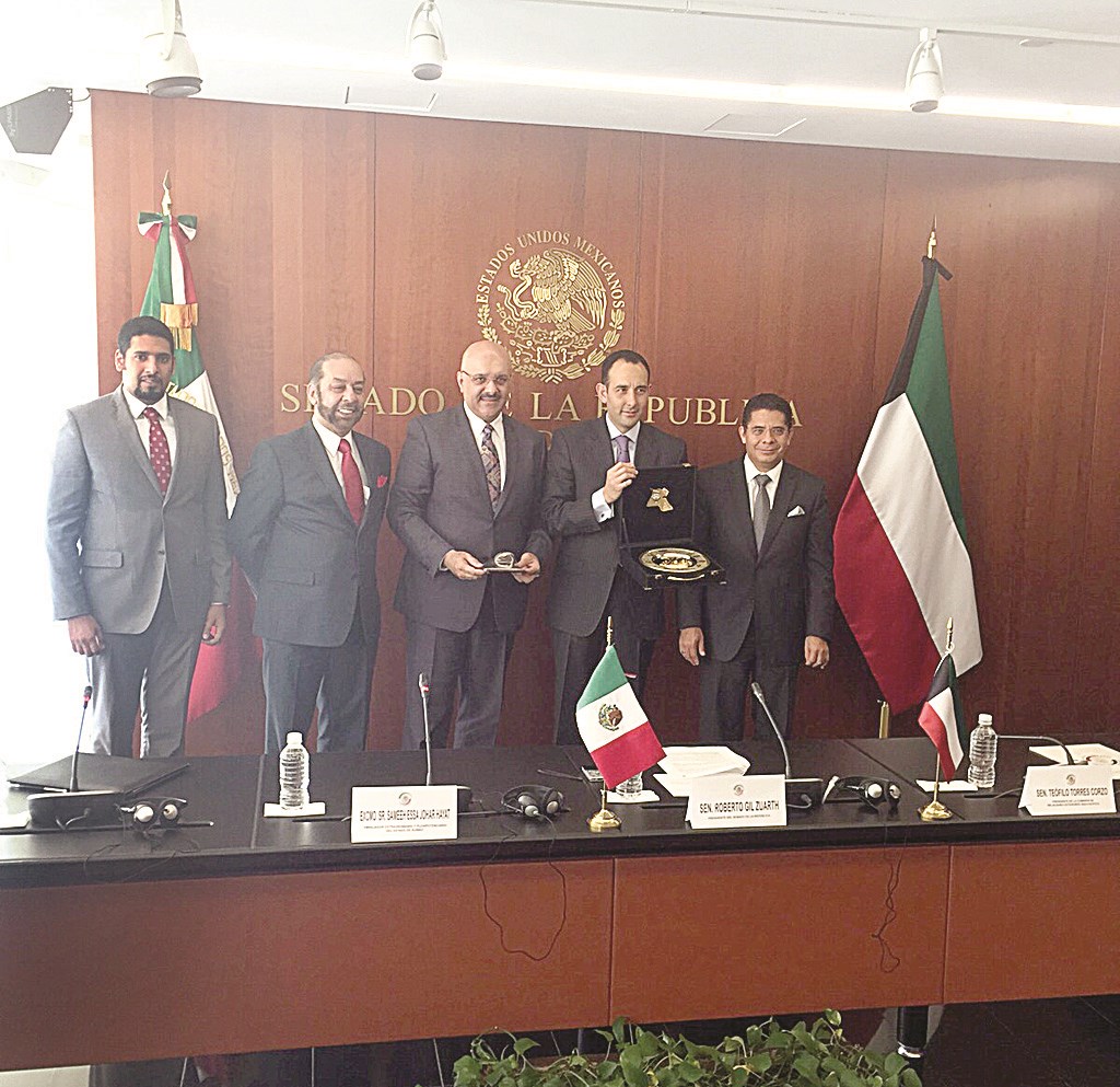 u0627u0644u0633u0641u064au0631 u062du064au0627u062a u0645u0639 u0631u0648u0628u064au0631u062au0648 u062eu064au064au0644 u0632u0648u0627u0631u0632