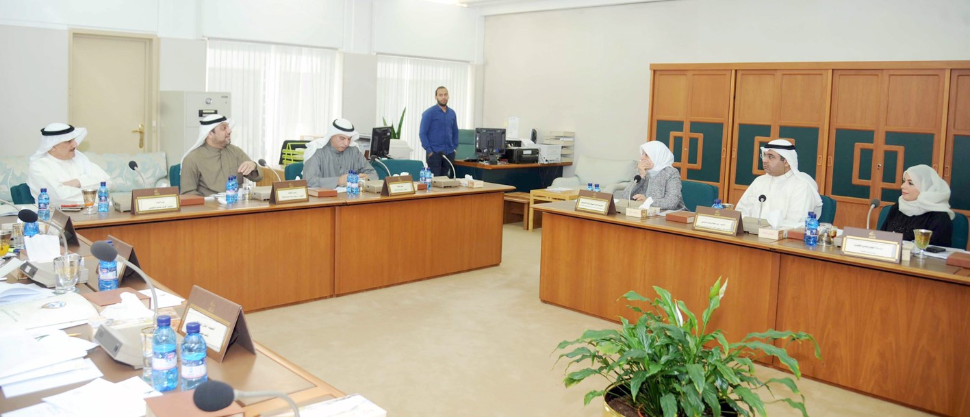 u062cu0627u0646u0628 u0645u0646 u0627u062cu062au0645u0627u0639 u0644u062cu0646u0629 u0627u0644u0623u0648u0644u0648u064au0627u062a u0627u0644u0628u0631u0644u0645u0627u0646u064au0629 u0623u0645u0633           (u062au0635u0648u064au0631 u0623u0633u0639u062f u0639u0628u062fu0627u0644u0644u0647)