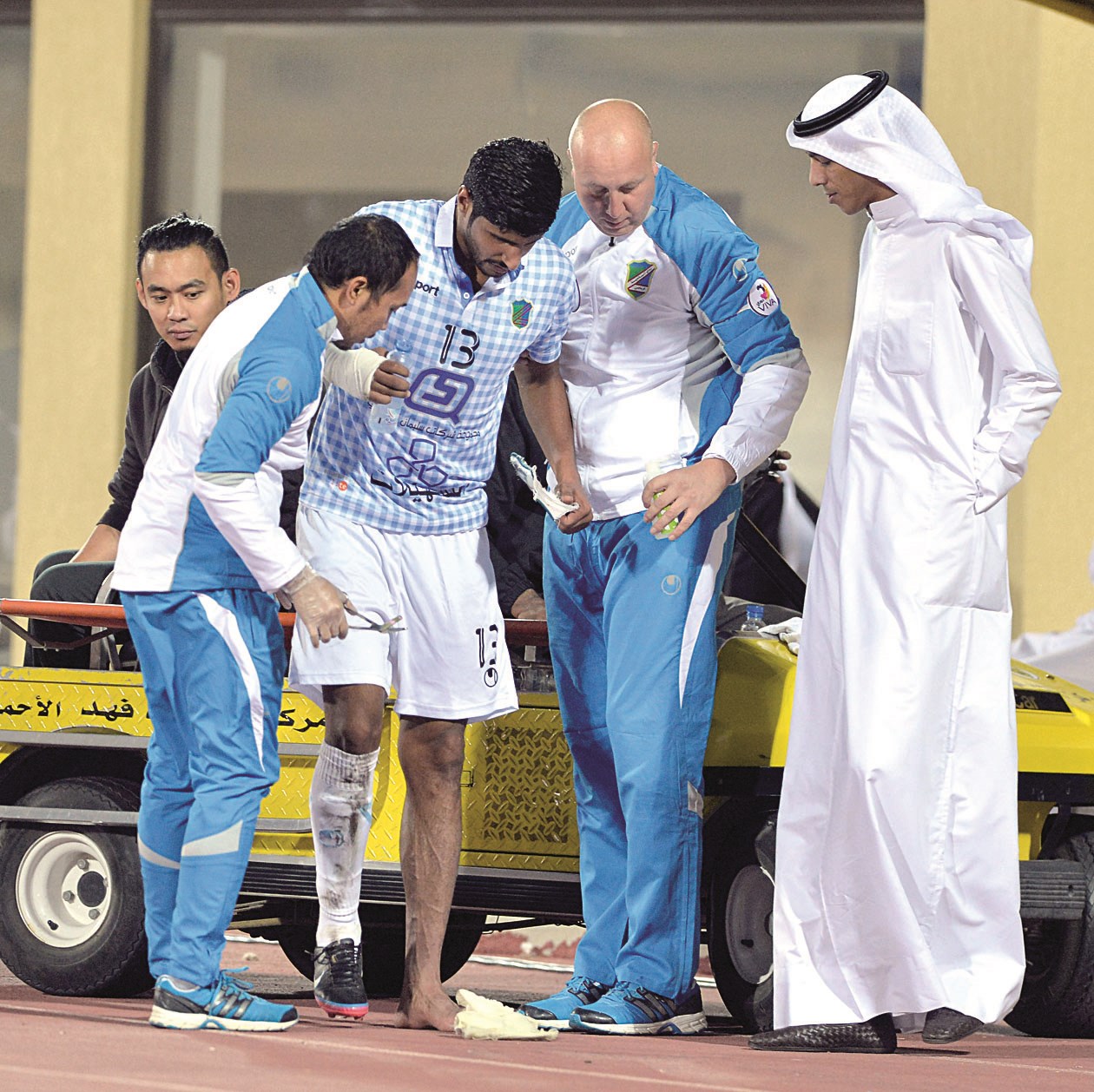 u0645u0633u0627u0639u062f u0646u062fu0627 u062eu0631u062c u0645u0635u0627u0628u0627u064b u0623u0645u0627u0645 u0641u0631u064au0642u0647 u0627u0644u0633u0627u0628u0642 u0627u0644u0642u0627u062fu0633u064au0629      (u0627u0644u0623u0632u0631u0642 u062fu0648u062a u0643u0648u0645)