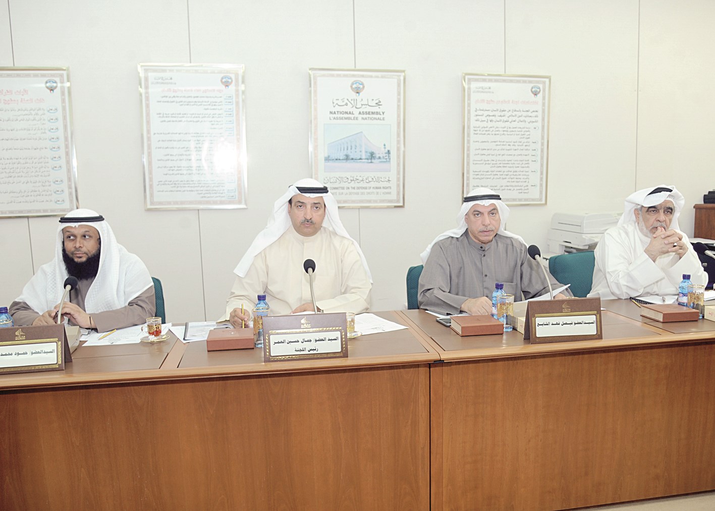 أعضاء لجنة حقوق الإنسان خلال الاجتماع (تصوير سعد هنداوي )
