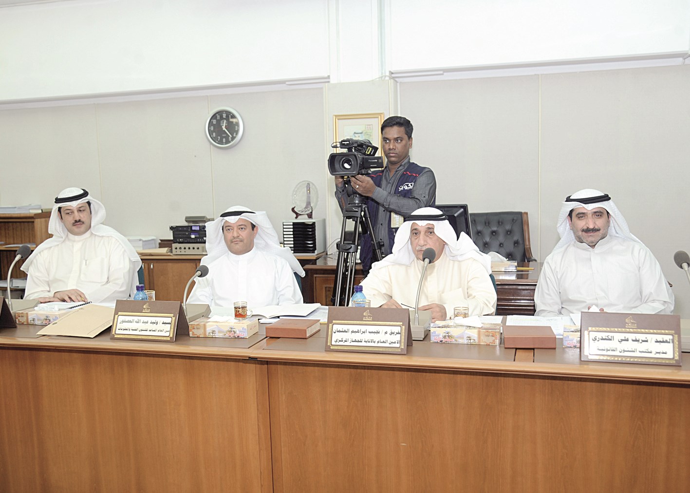 ممثلو «الجهاز المركزي» خلال الاجتماع