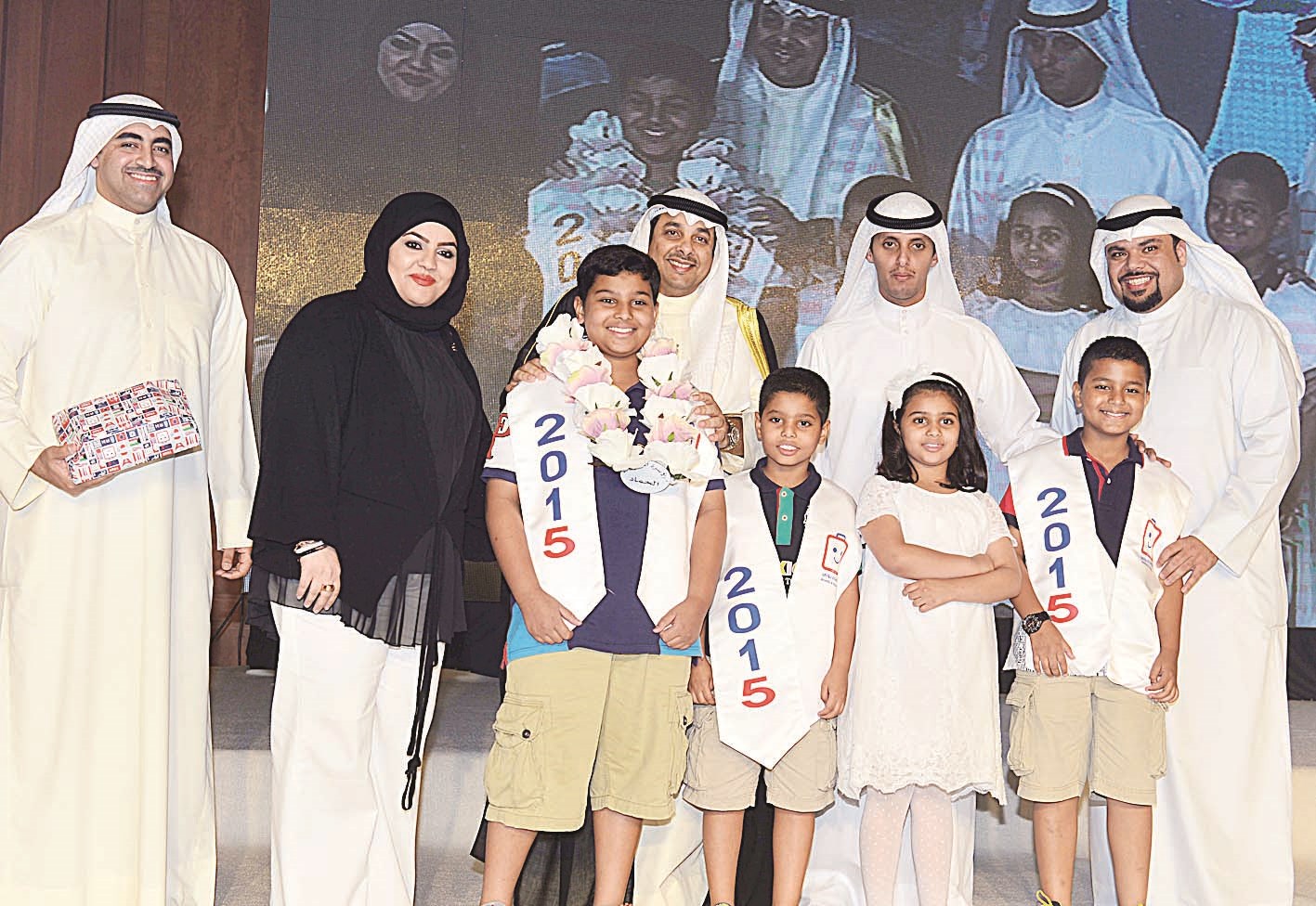 u0627u0644u0635u0627u0646u0639 u0645u062au0648u0633u0637u0627u064b u0639u062fu062fu0627u064b u0645u0646 u0627u0644u0645u0643u0631u0645u064au0646 u0648u0623u0648u0644u064au0627u0621 u0627u0644u0623u0645u0648u0631 (u062au0635u0648u064au0631 u0645u0648u0633u0649 u0639u064au0627u0634)