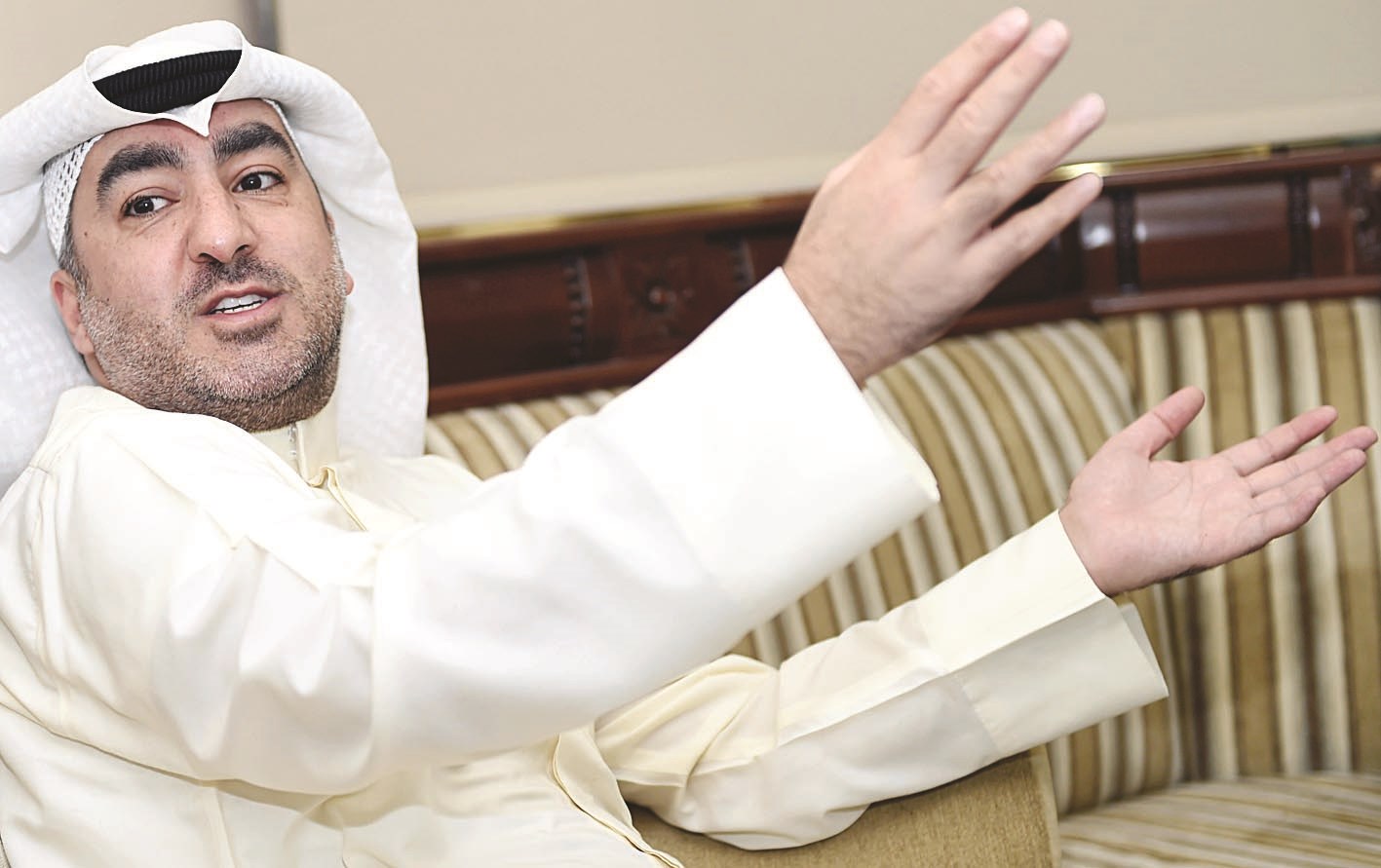 حسين عاشور ... «لن أقود أي فريق في أي نادٍ آخر إلا العربي» (تصوير جاسم بارون)