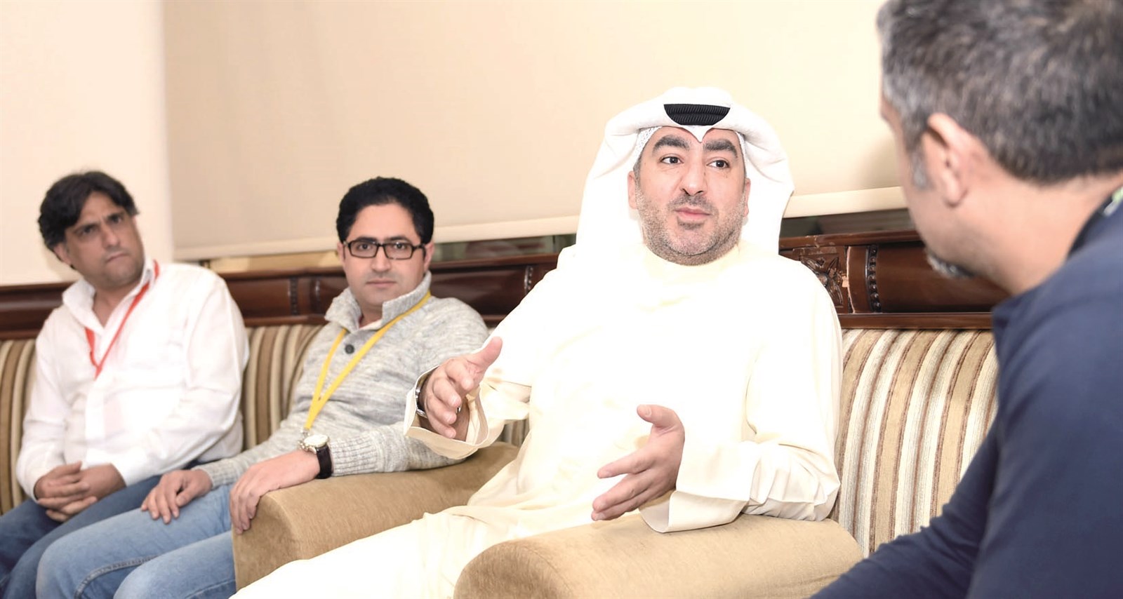 عاشور متحدثاً خلال اللقاء