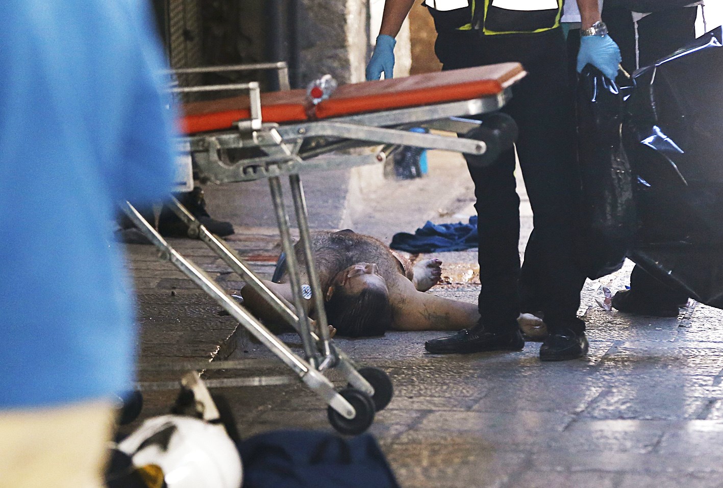 u0623u0641u0631u0627u062f u0645u0646 u0627u0644u0623u0645u0646 u0627u0644u0625u0633u0631u0627u0626u064au0644u064a u064au0642u0641u0648u0646 u0642u0631u0628 u062cu062bu0629 u0645u0647u0627u062cu0645 u0641u0644u0633u0637u064au0646u064a u0641u064a u0627u0644u0642u062fu0633 ( u0627 u0641 u0628)