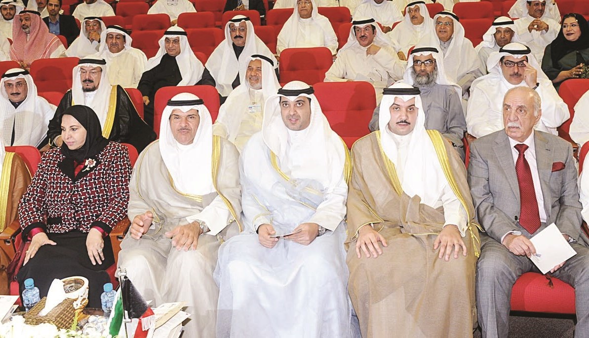 من اليسار الى اليمين ...الدكتورة سعاد الصباح وسلمان الحمود ومحمد العبدالله ومبارك العبدالله ومحمد السنعوسي