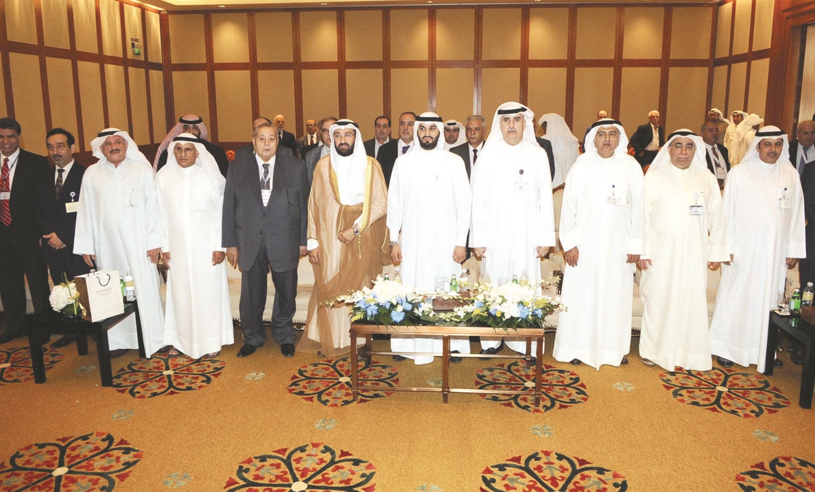 u0627u0644u0639u0645u064au0631 u0645u062au0648u0633u0637u0627 u0627u0644u0645u0634u0627u0631u0643u064au0646 u0641u064a u0645u0624u062au0645u0631 u0627u0644u0627u062au062du0627u062f u0627u0644u0639u0631u0628u064a u0644u0639u0645u0627u0644 u0627u0644u0646u0641u0637   (u062au0635u0648u064au0631 u0643u0631u0645 u0630u064au0627u0628)