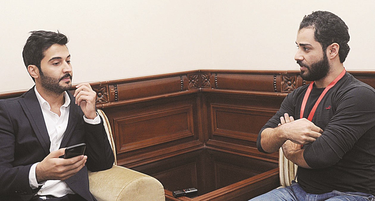 متحدثاً للزميل علاء محمود