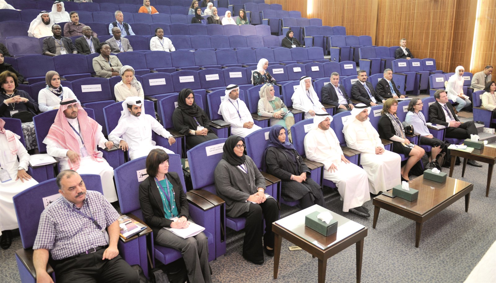 u062cu0627u0646u0628 u0645u0646 u0627u0644u062du0636u0648u0631 (u062au0635u0648u064au0631 u0646u0627u064au0641 u0627u0644u0639u0642u0644u0629)