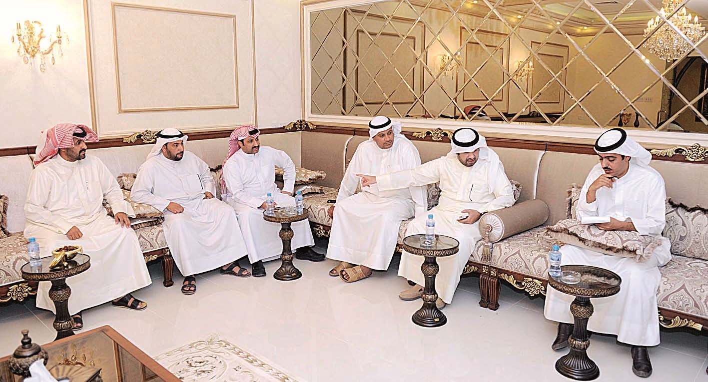 u0641u0631u064au0642 u0645u062fu064au0646u0629 u062cu0627u0628u0631 u0627u0644u0623u062du0645u062f u0645u0639 u0627u0644u0632u0645u064au0644 u0645u062du0645u062f u0635u0628u0627u062d u0641u064a u062fu064au0648u0627u0646u064au0629 u0627u0644u0646u0635u0627u0641u064a   (u062au0635u0648u064au0631 u0646u0627u064au0641 u0627u0644u0639u0642u0644u0629)