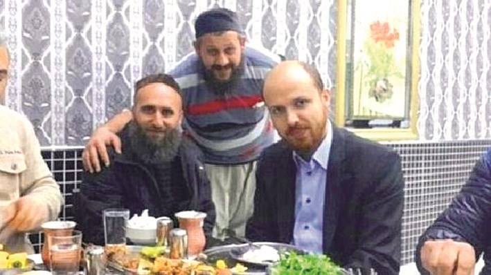 u0627u0644u0634u0642u064au0642u0627u0646 u0645u0639 u0627u0628u0646 u0623u0631u062fu0648u063au0627u0646 u0641u064a u0645u0637u0639u0645u0647u0645u0627 u0641u064a u0625u0633u0637u0646u0628u0648u0644