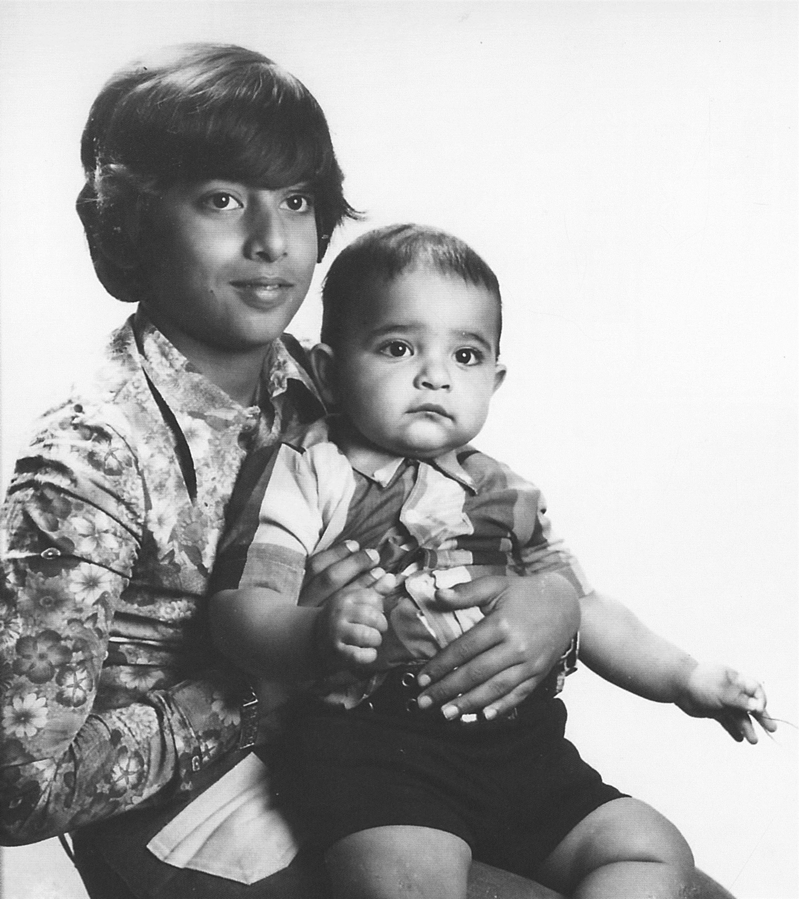 الابن البكر مبارك مع أخيه محمد في جنيف عام 1972