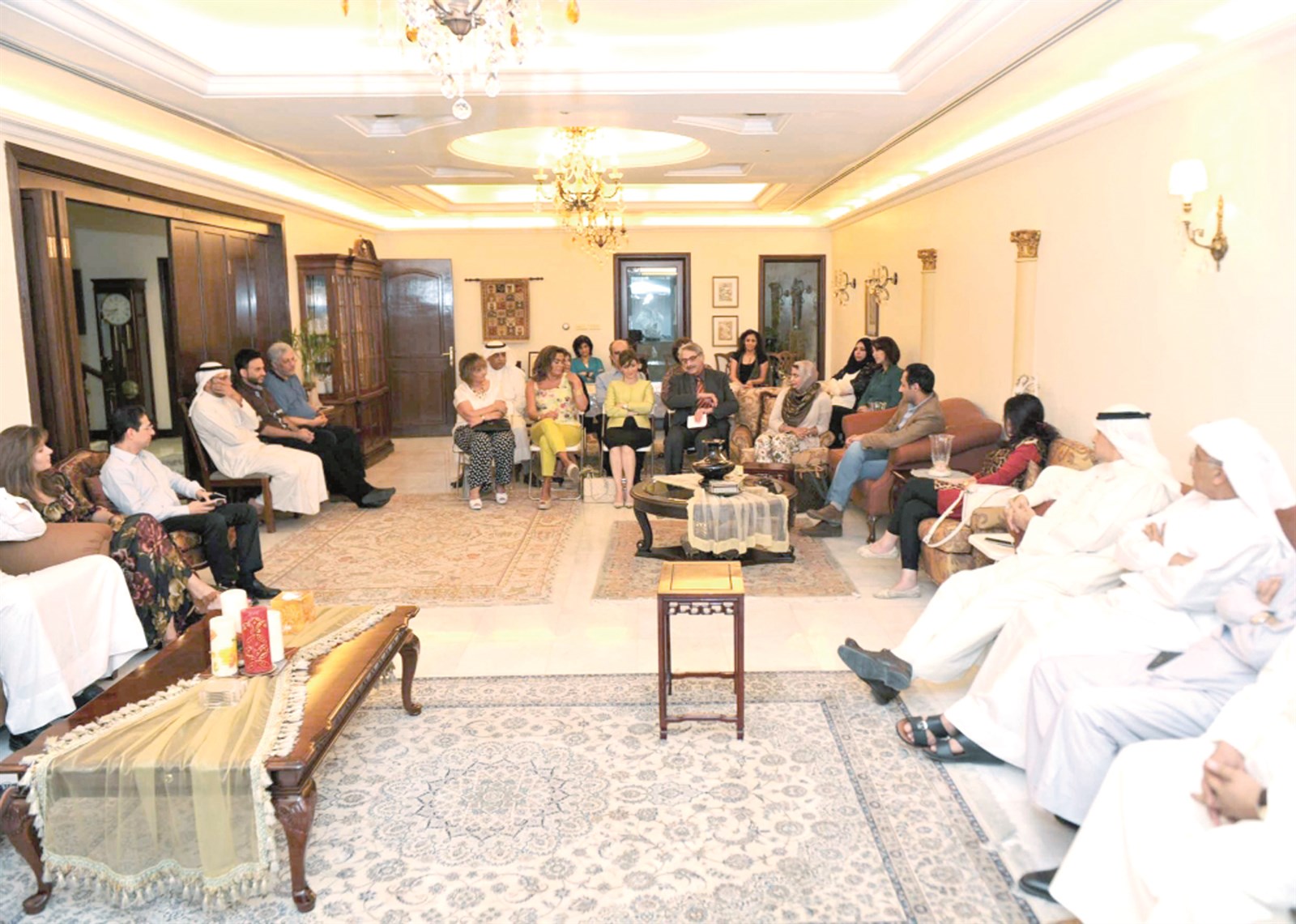 u0627u0644u062du0636u0648u0631 u0641u064a u0627u0644u0645u0644u062au0642u0649 (u062au0635u0648u064au0631 u0633u0639u062f u0647u0646u062fu0627u0648u064a)