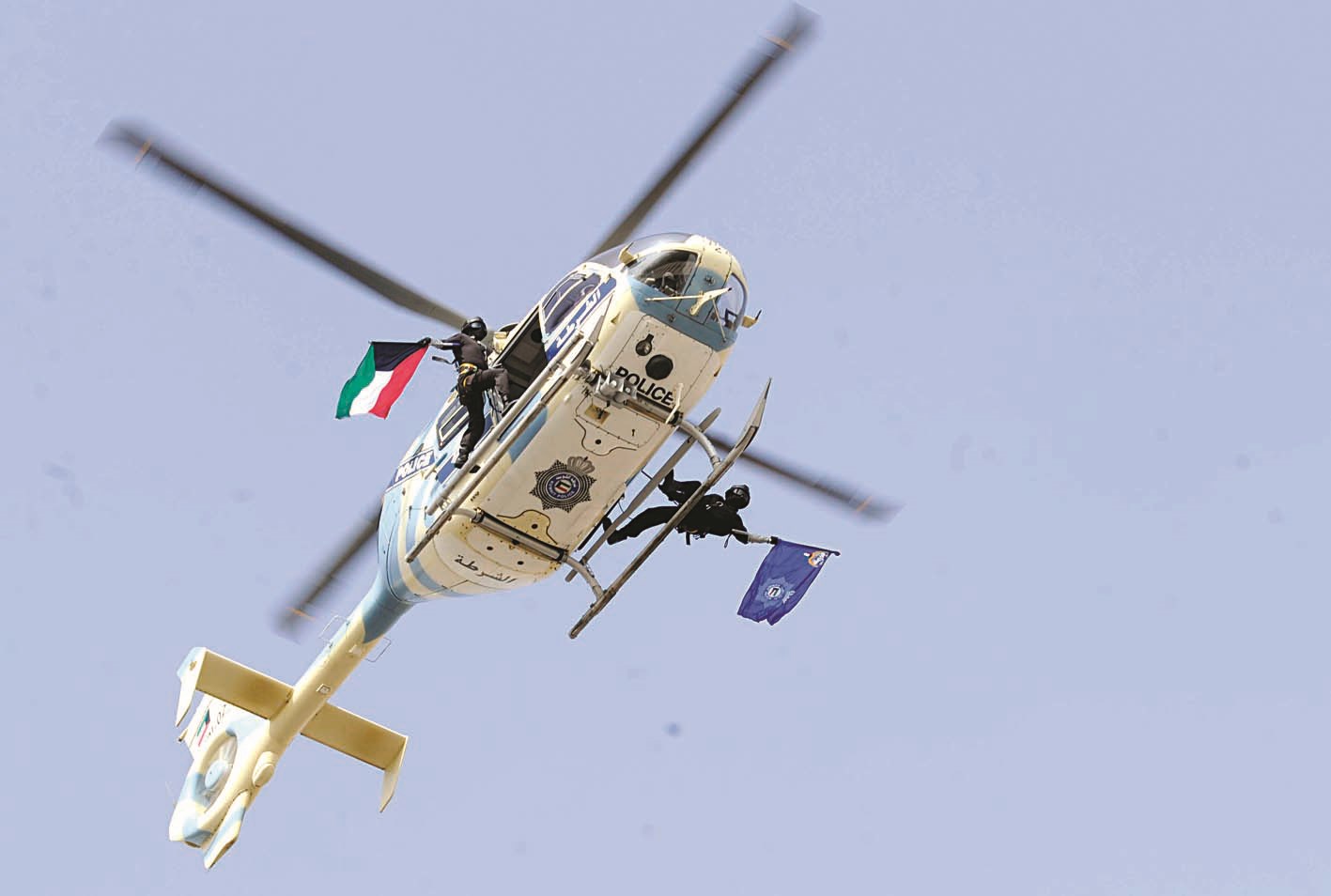 عرض مروحي واكب حفل الافتتاح