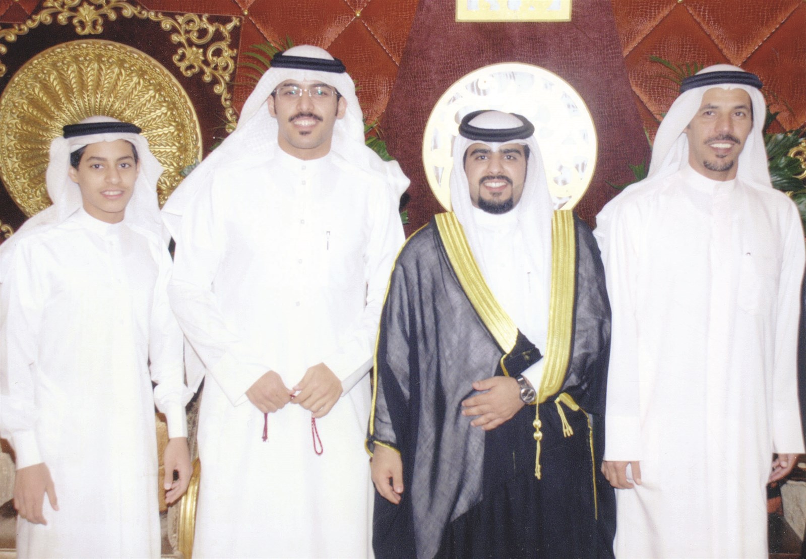 المعرس مع زملائه