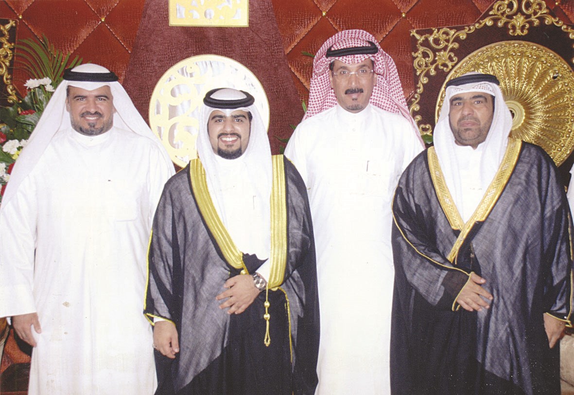 المعرس متوسطاً حمد وحسين وعلي المري
