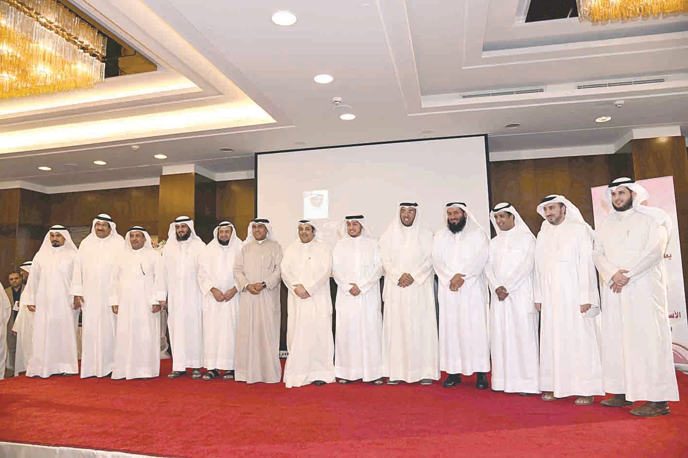 u0644u0642u0637u0629 u062au0630u0643u0627u0631u064au0629 u0644u0644u062du062cu064a u0645u0639 u0632u0645u0644u0627u0621 u0627u0644u0639u0645u0644 u0641u064a u0648u0632u0627u0631u0629 u0627u0644u0623u0648u0642u0627u0641 (u062au0635u0648u064au0631 u062cu0644u0627u0644 u0645u0639u0648u0636)