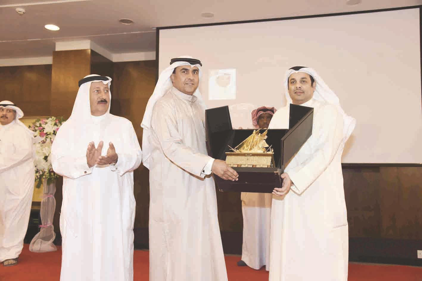 الصانع مكرماً الحجي