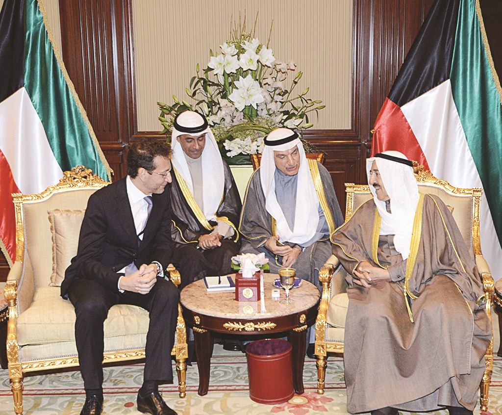 ... ومستقبلاً السفير الإيطالي