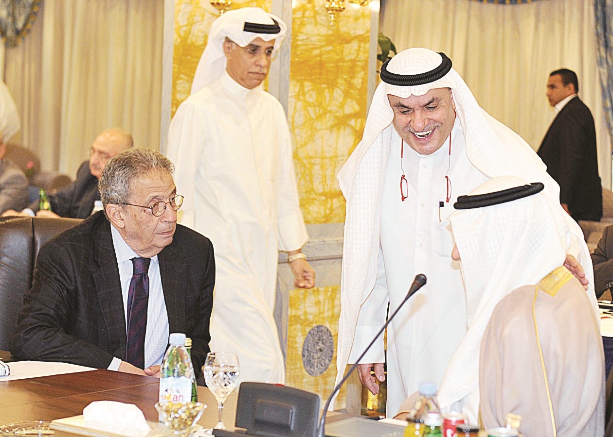الفيصل والصقر وعمرو موسى  (تصوير سعد هنداوي)