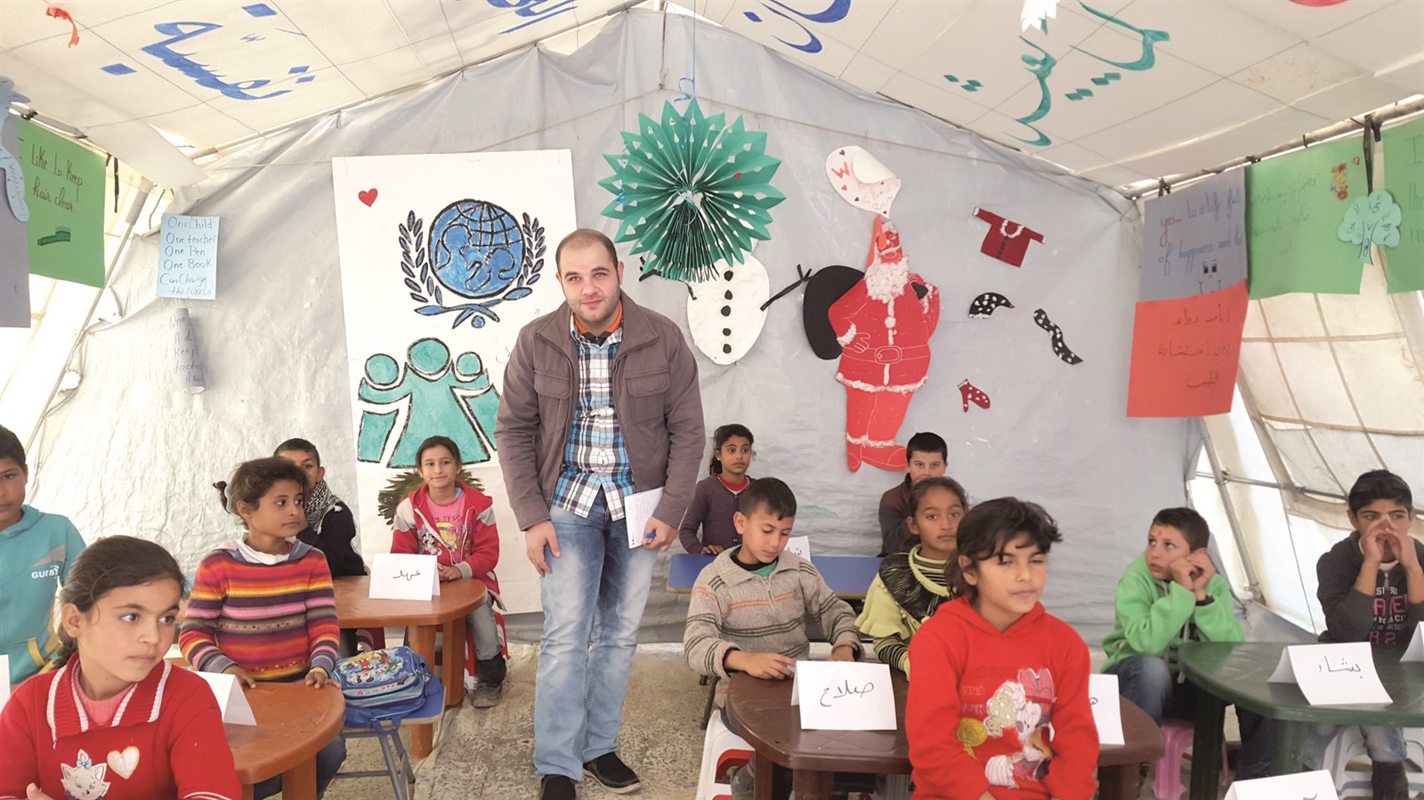 الزميل أسامة مروة بين الأطفال