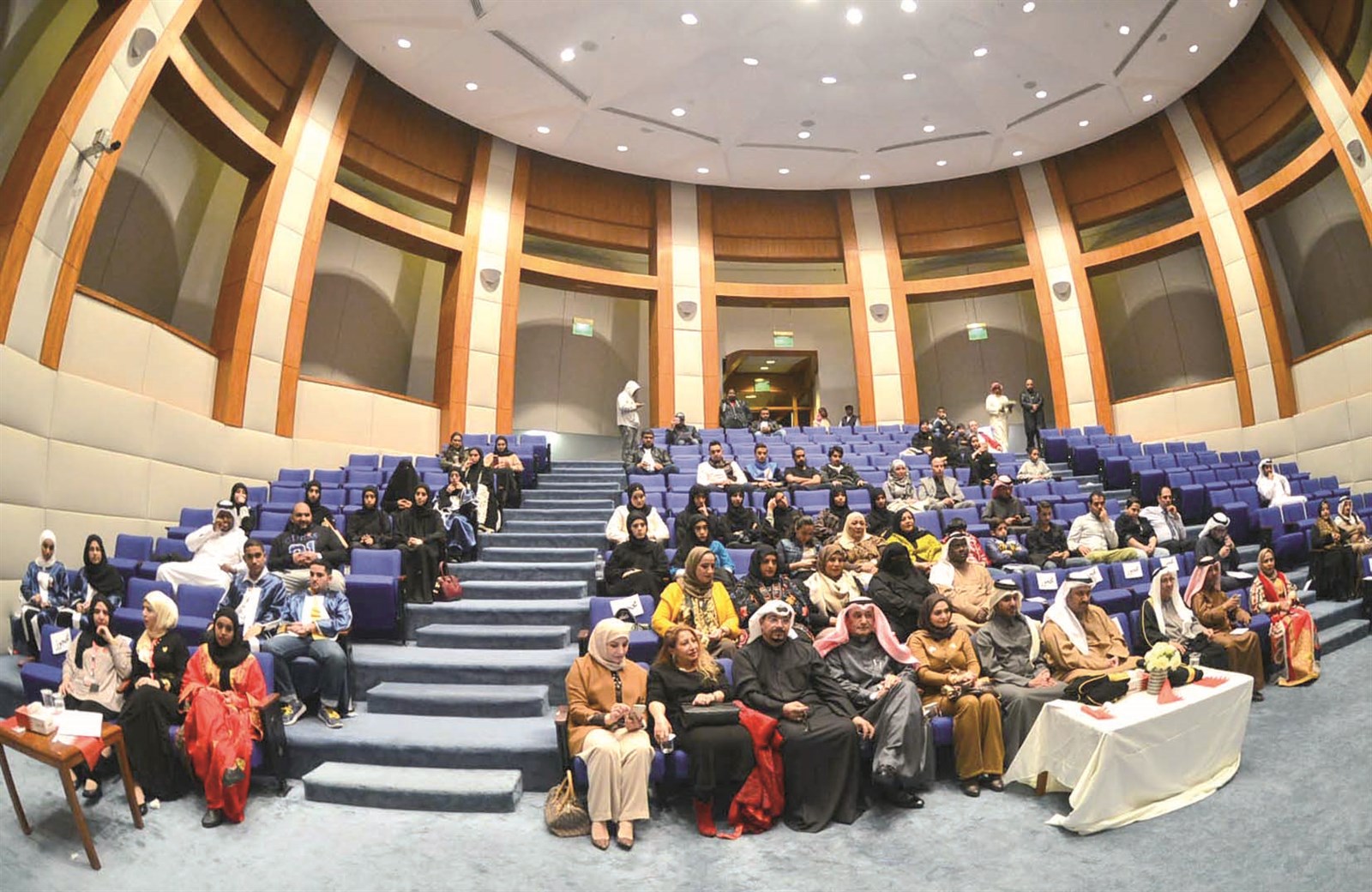 u062cu0627u0646u0628 u0645u0646 u0627u0644u062du0636u0648u0631 (u062au0635u0648u064au0631 u0645u0648u0633u0649 u0639u064au0627u0634)