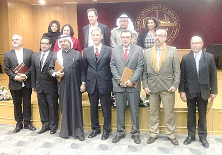 أعضاء جائزة الملتقى الثقافي