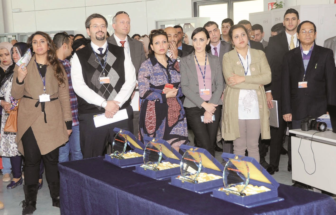 حضور كثيف من أولياء أمور الطلبة (تصوير طارق عز الدين)