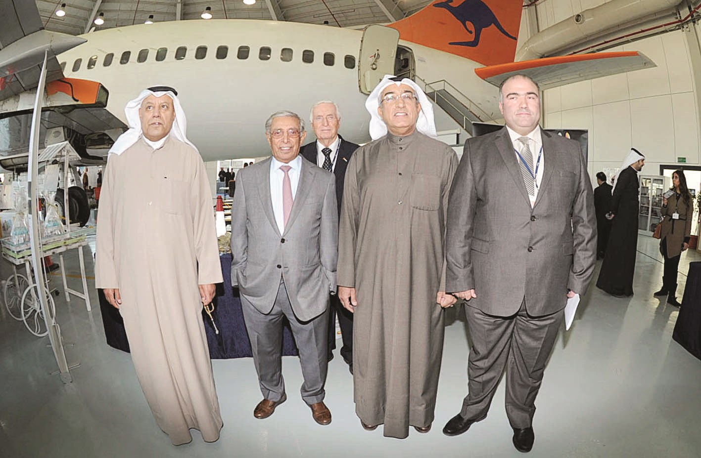 الشرهان وغيث يتوسطان عدداً من الحضور