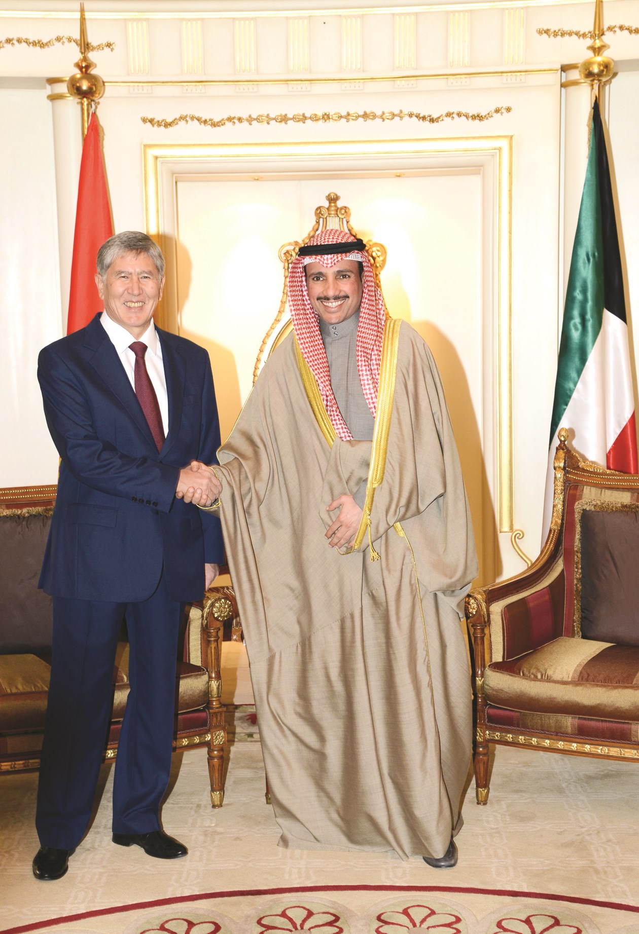 الرئيس أتامباييف مستقبلاً الغانم في مقر إقامته