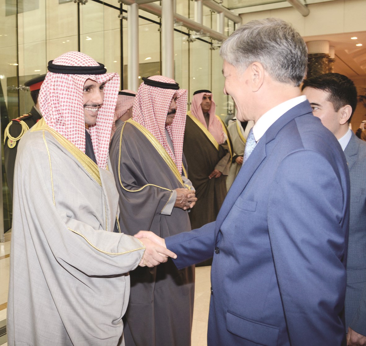 رئيس قرغيزستان مودعاً الغانم